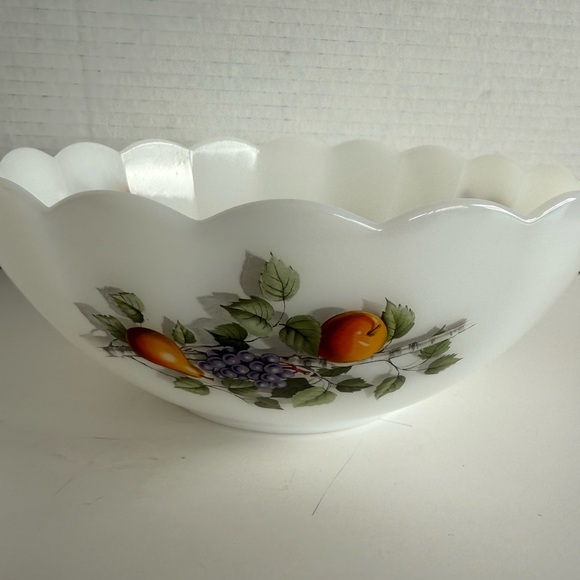 Vintage Arcopal "Fruits de France" Milk Glass Nesting Bowls Scalloped Edges - Picture 5 of 16